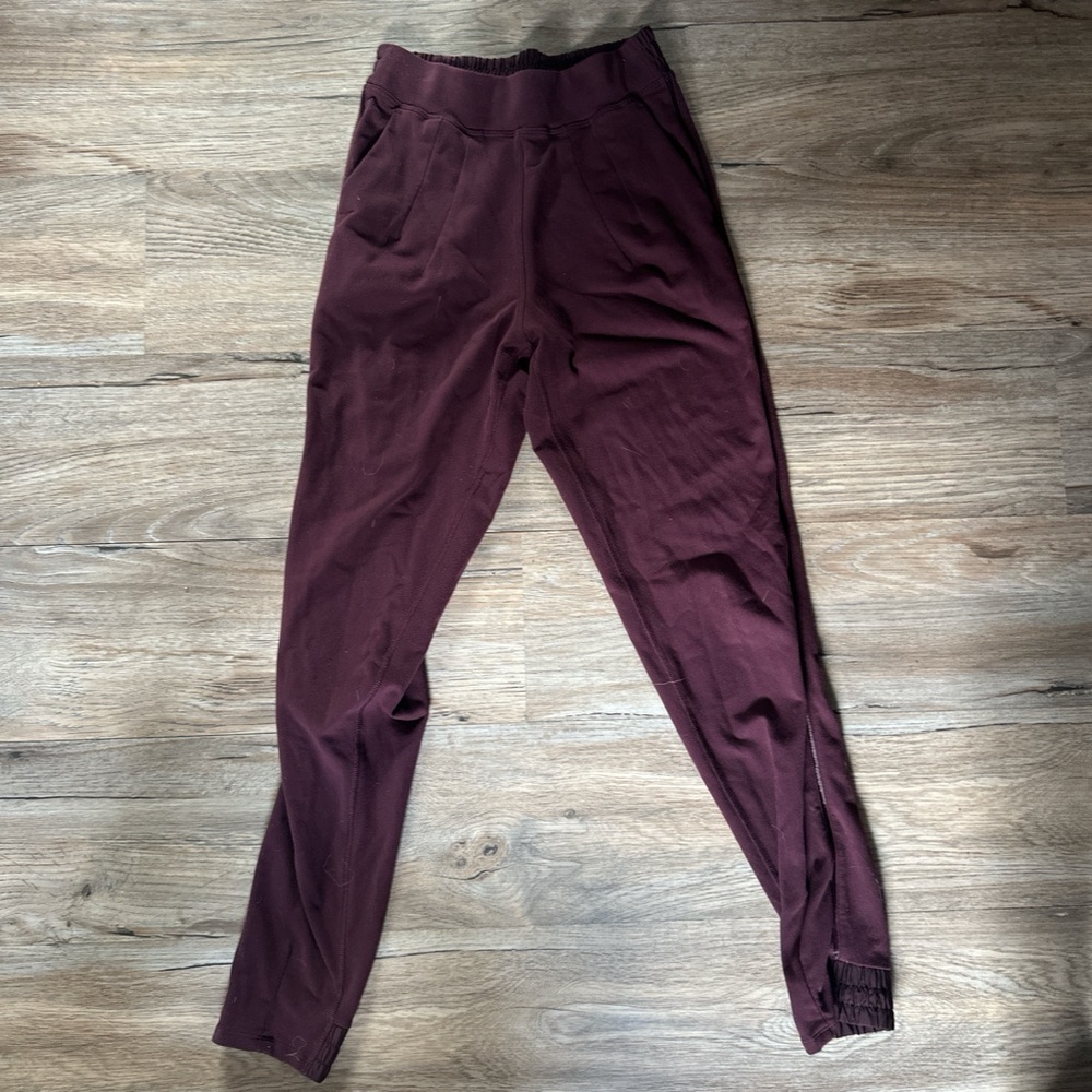 Size 04 Burgundy Lululemon Cargo Leggings